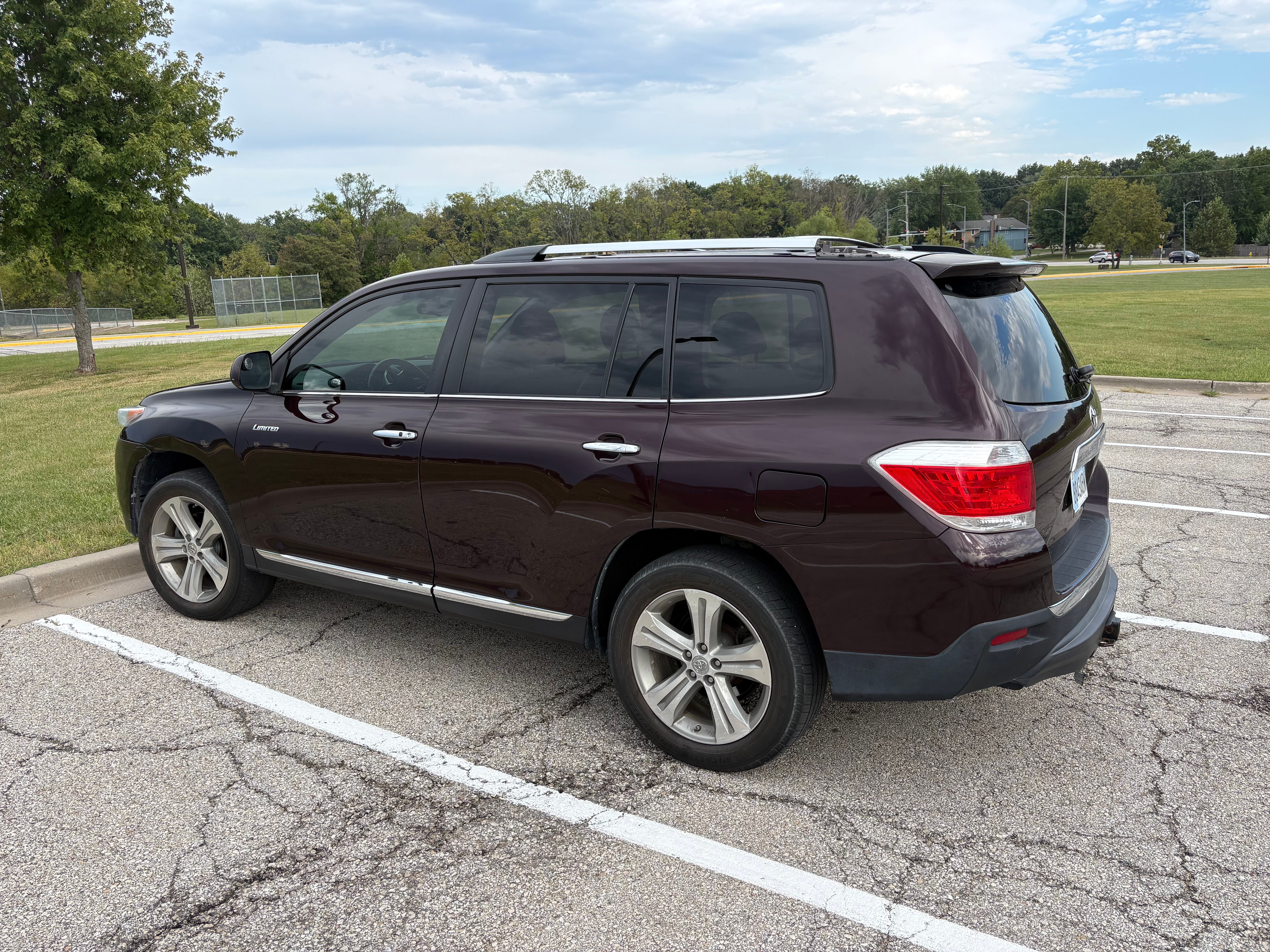 Used 2011 Toyota Highlander Limited w/ Tow Pkg AWD/4WD image 6