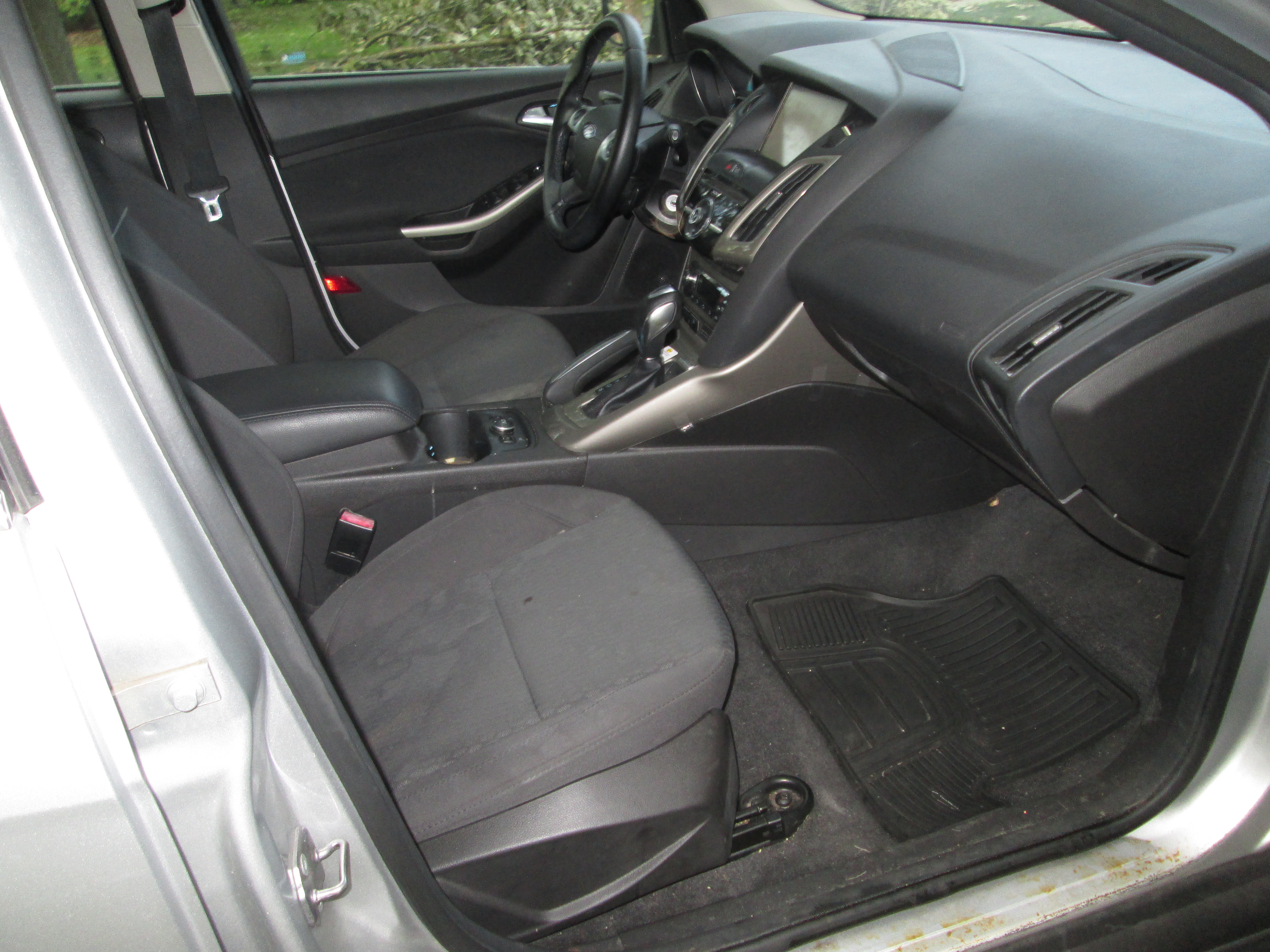 Used 2012 Ford Focus SEL FWD image 10