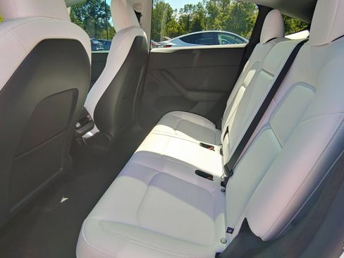 Used 2025 Tesla Model Y Performance image 8