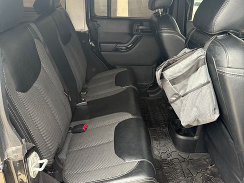 Used 2016 Jeep Wrangler Unlimited Sahara image 9