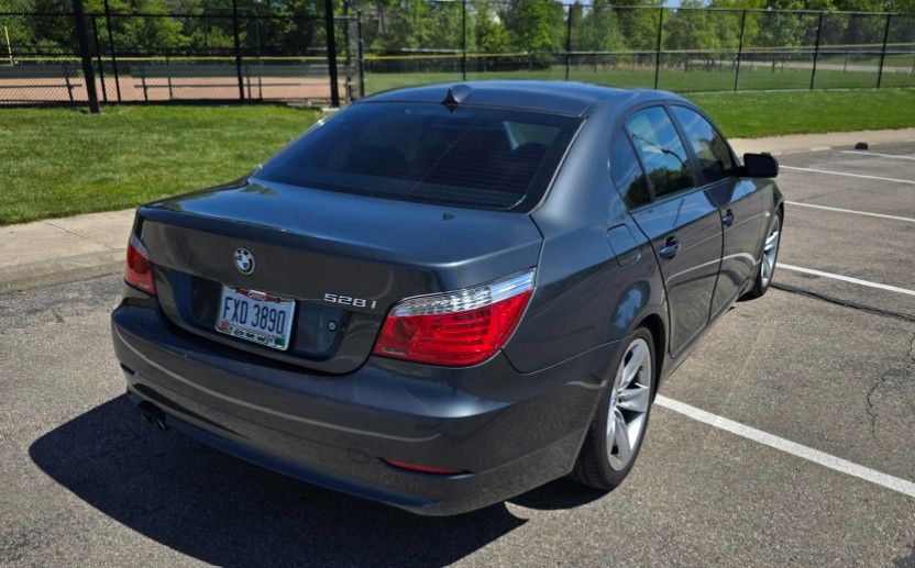 Used 2008 BMW 528i Sedan RWD image 4