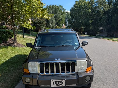 Used 2006 Jeep Commander Limited AWD/4WD image 4