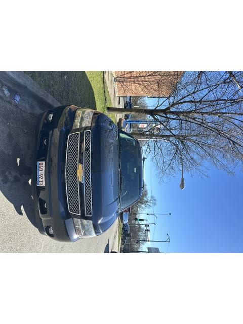 Used 2014 Chevrolet Suburban LTZ AWD/4WD image 5