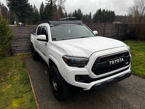 Used 2016 Toyota Tacoma SR w/ Towing Package image 2