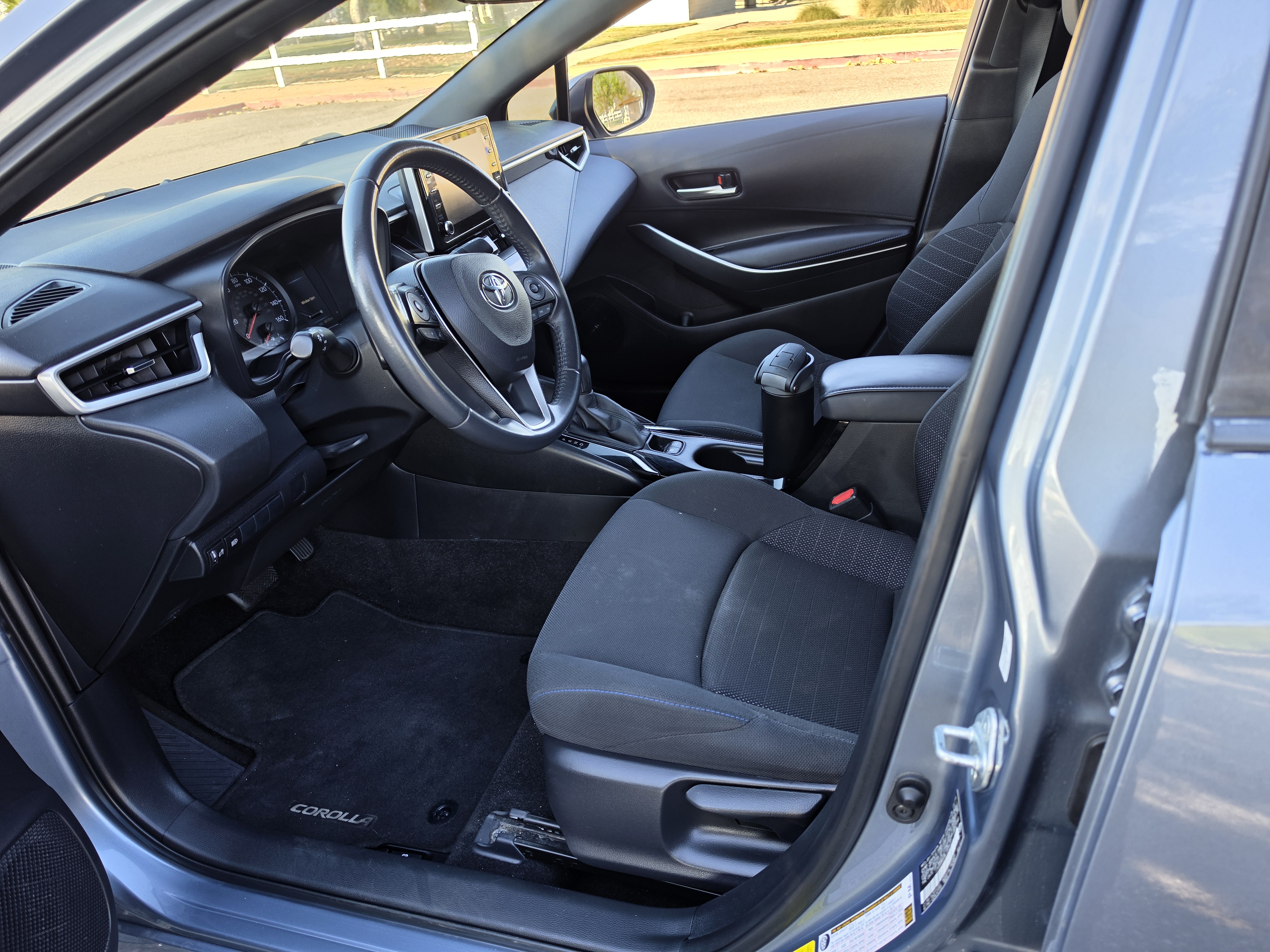 Used 2020 Toyota Corolla SE w/ Carpet Mat Package (TMS) FWD image 6