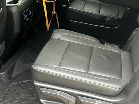 Used 2024 Chevrolet Tahoe Z71 w/ Luxury Package image 8