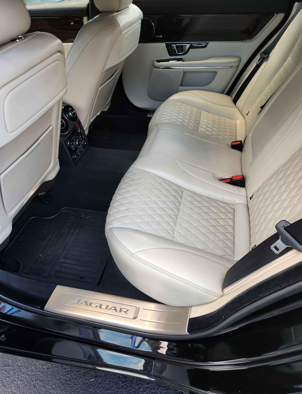 Used 2017 Jaguar XJ L Portfolio AWD/4WD image 16