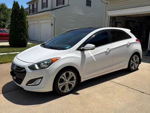 Used 2014 Hyundai Elantra GT w/ Option Group 03 FWD image 1