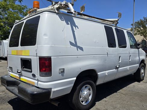 Used 2011 Ford E-350 and Econoline 350 Super Duty image 4