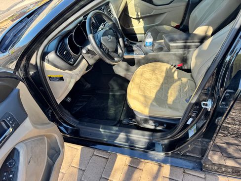 Used 2011 Kia Optima EX w/ Premium Pkg image 8