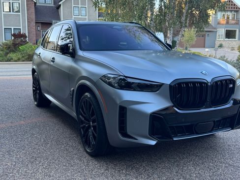 Used 2025 BMW X5 M60i w/ Executive Package image 4