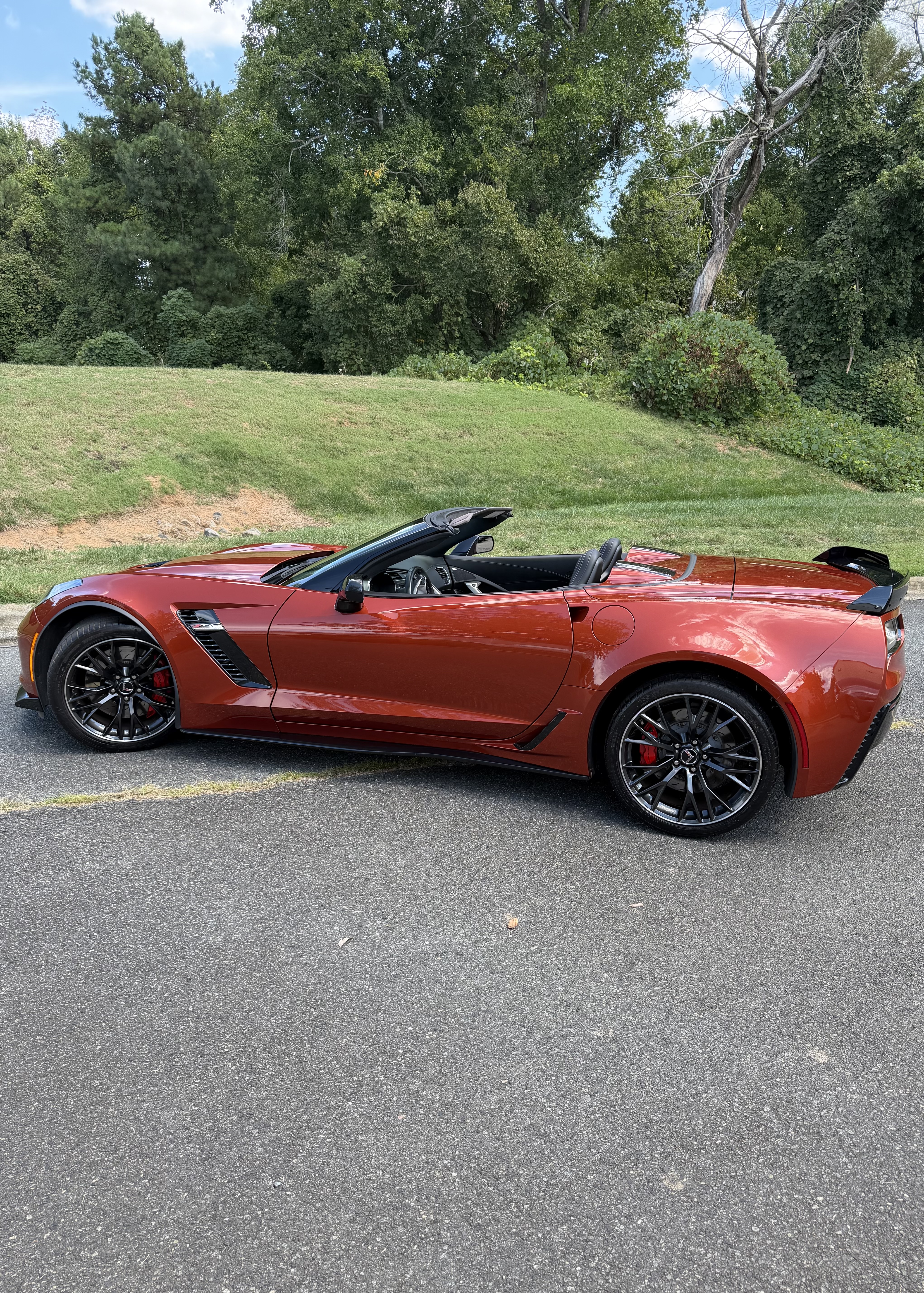 Used 2015 Chevrolet Corvette Z06 w/ 3LZ Preferred Equipment Group RWD image 4