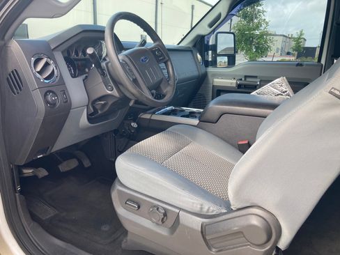 Used 2016 Ford F250 XLT w/ XLT Premium Package AWD/4WD image 16