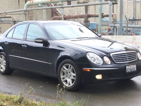Used 2005 Mercedes-Benz E 320 CDI Sedan image 2