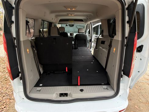 Used 2020 Ford Transit Connect XLT image 12