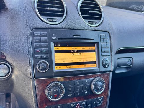 Used 2009 Mercedes-Benz GL 550 4MATIC image 5