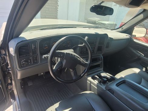 Used 2006 Chevrolet Silverado 1500 LT w/ Onstar Plus Package RWD image 16