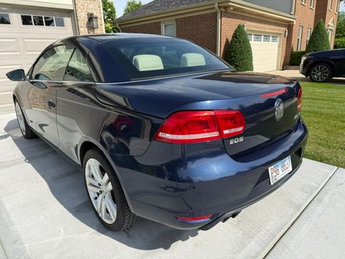 Used 2012 Volkswagen Eos Executive FWD image 2