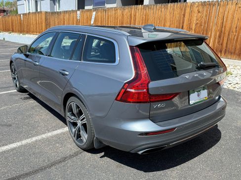 Used 2019 Volvo V60 T6 Inscription image 12