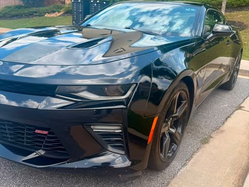 Used 2017 Chevrolet Camaro SS RWD image 8