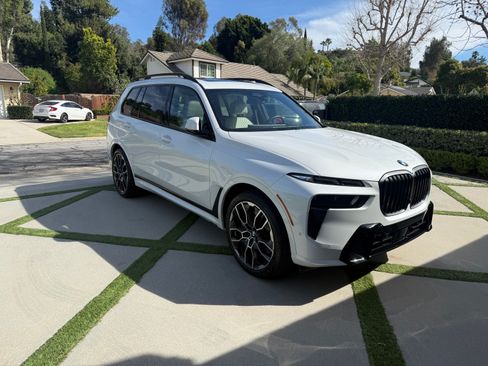 Used 2026 BMW X7 xDrive40i w/ Executive Package image 4