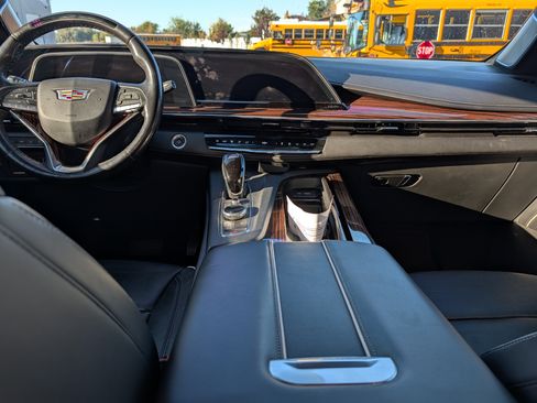 Used 2022 Cadillac Escalade ESV Premium Luxury image 5