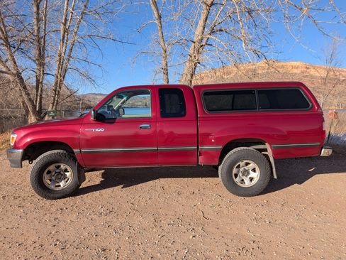 Used 1997 Toyota T100 DX image 2