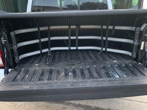 Used 2018 Toyota Tacoma SR image 9