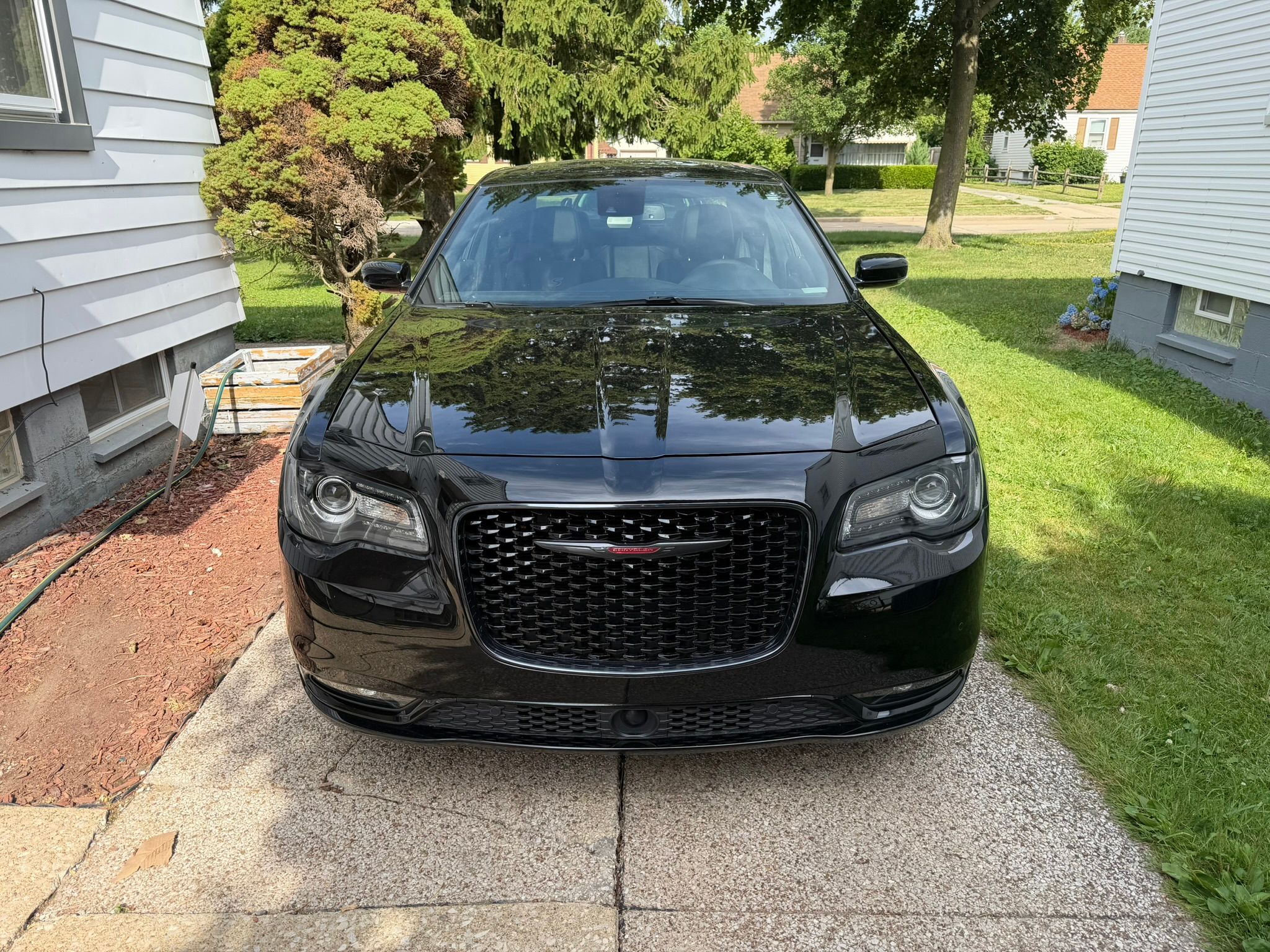 Used 2023 Chrysler 300 S w/ Comfort Group RWD image 2