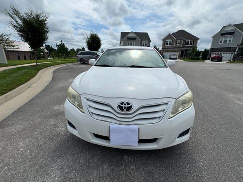 Used 2011 Toyota Camry LE FWD image 4