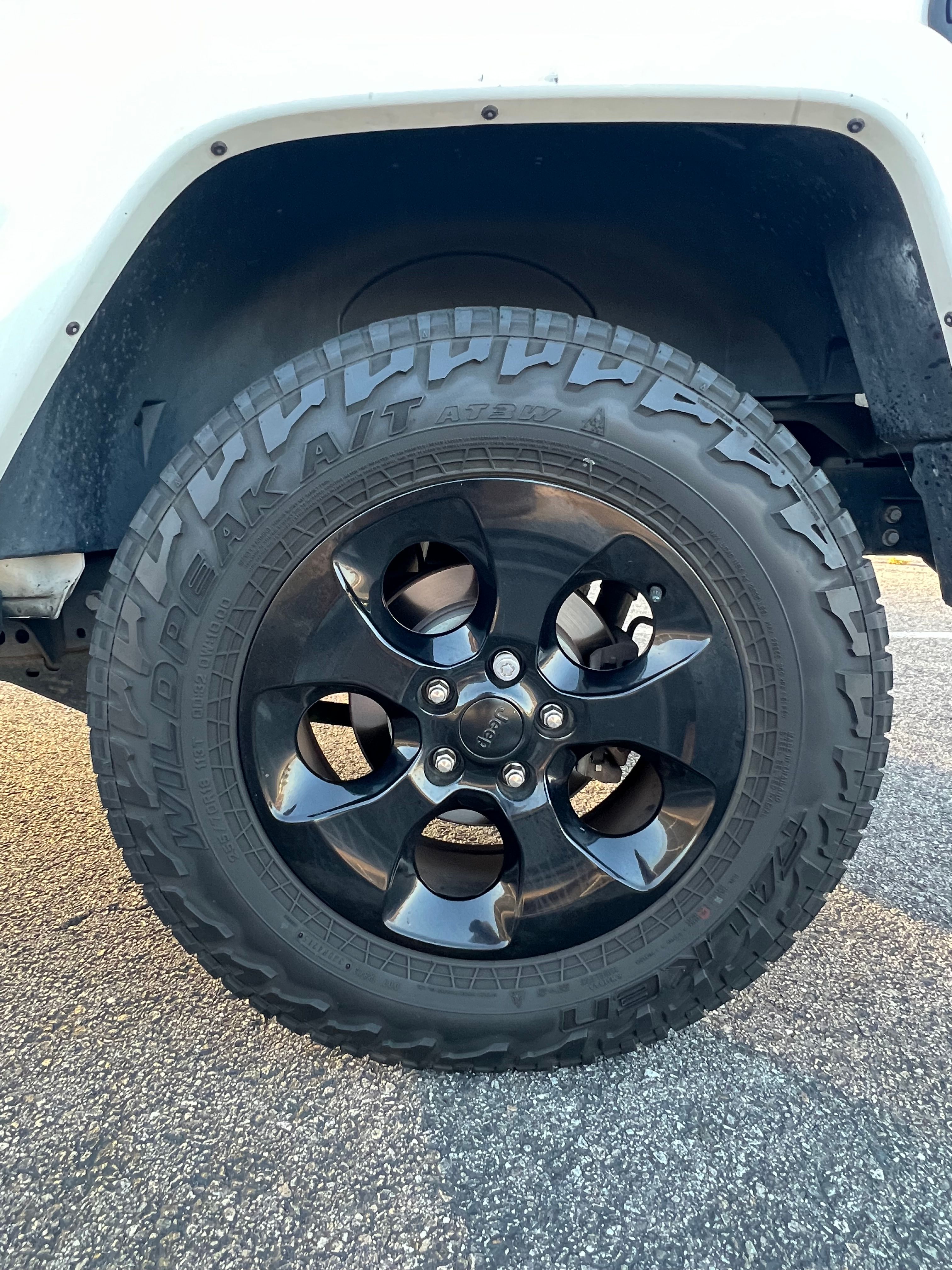 Used 2014 Jeep Wrangler Sahara w/ Connectivity Group AWD/4WD image 18