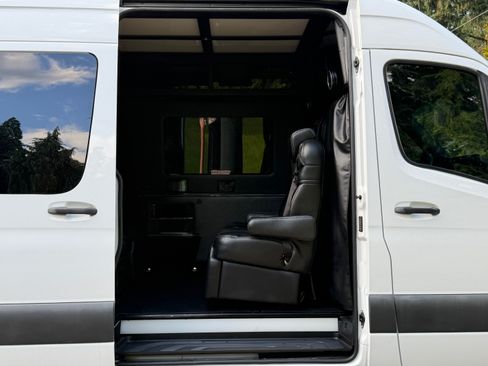 Used 2019 Mercedes-Benz Sprinter 4x4 170 w/ Driver Convenience Package image 16