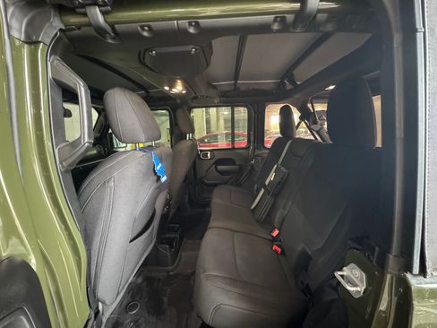 Used 2022 Jeep Wrangler Unlimited Sport AWD/4WD image 16