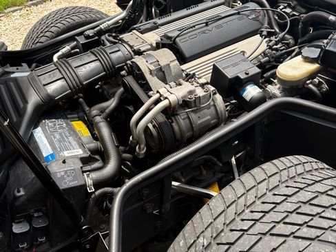 Used 1992 Chevrolet Corvette Coupe RWD image 11