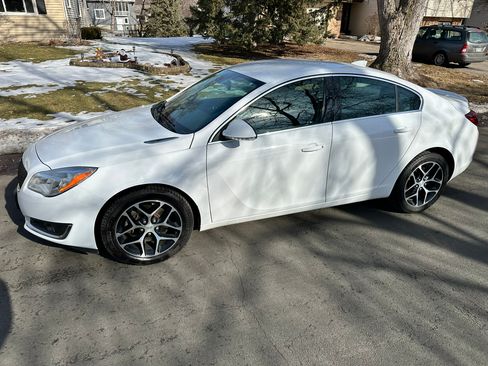 Used 2017 Buick Regal Sport Touring image 10