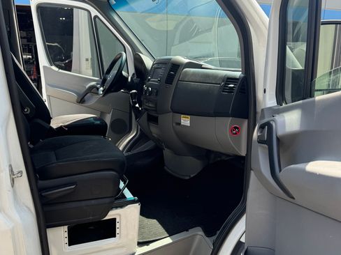 Used 2014 Mercedes-Benz Sprinter 2500 image 8
