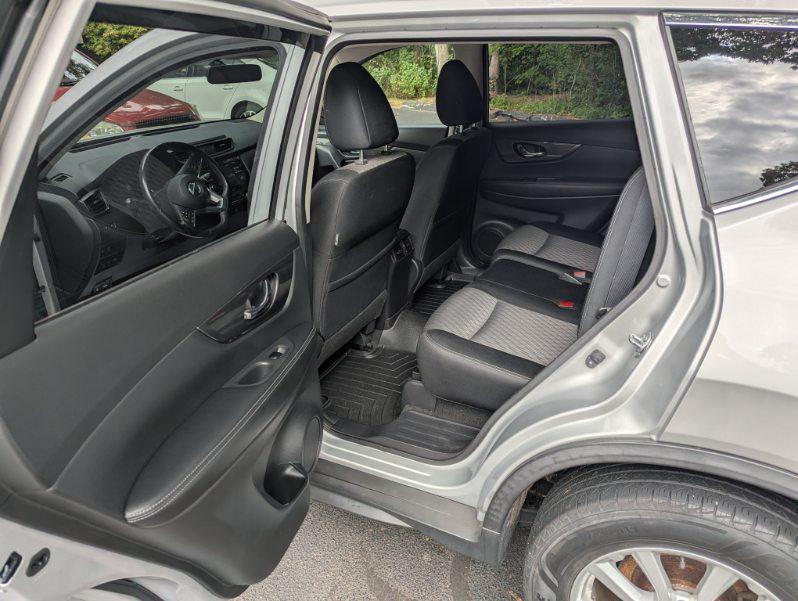 Used 2017 Nissan Rogue SV AWD/4WD image 10