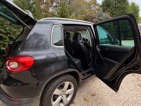 Used 2010 Volkswagen Tiguan Wolfsburg Edition image 9