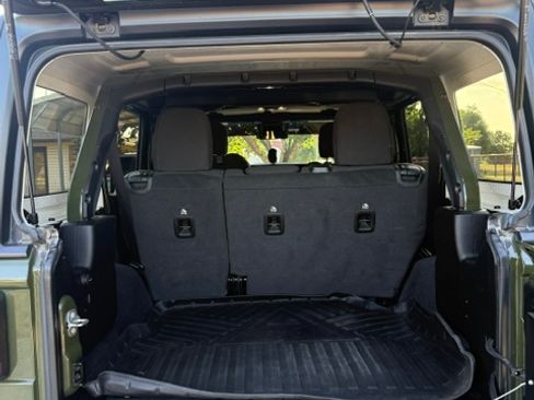 Used 2021 Jeep Wrangler Unlimited Rubicon w/ Safety Group AWD/4WD image 13