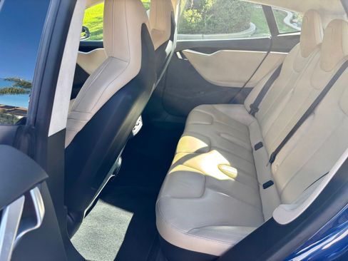 Used 2015 Tesla Model S 70D image 12