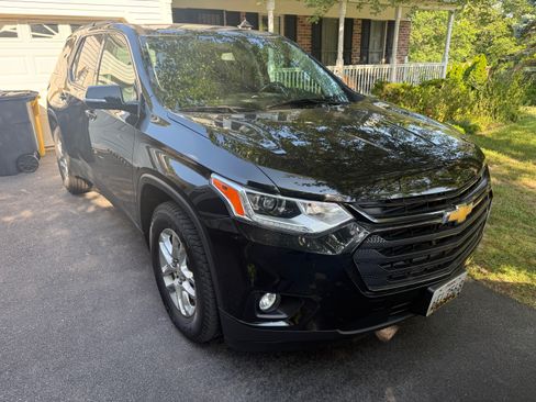 Used 2019 Chevrolet Traverse LT w/ LPO, Cargo Package AWD/4WD image 2