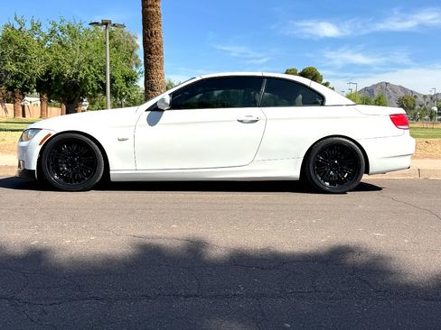 Used 2010 BMW 335i Convertible image 1