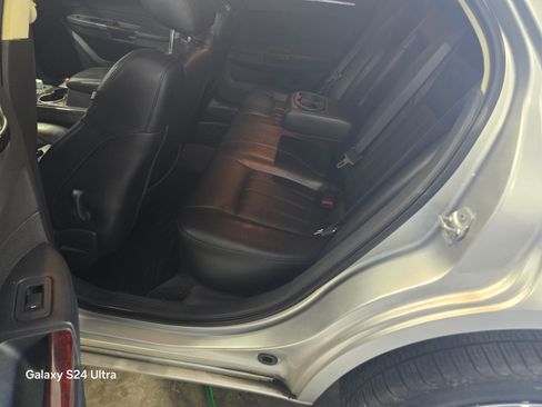 Used 2009 Chrysler 300 C w/ Luxury Group II image 9