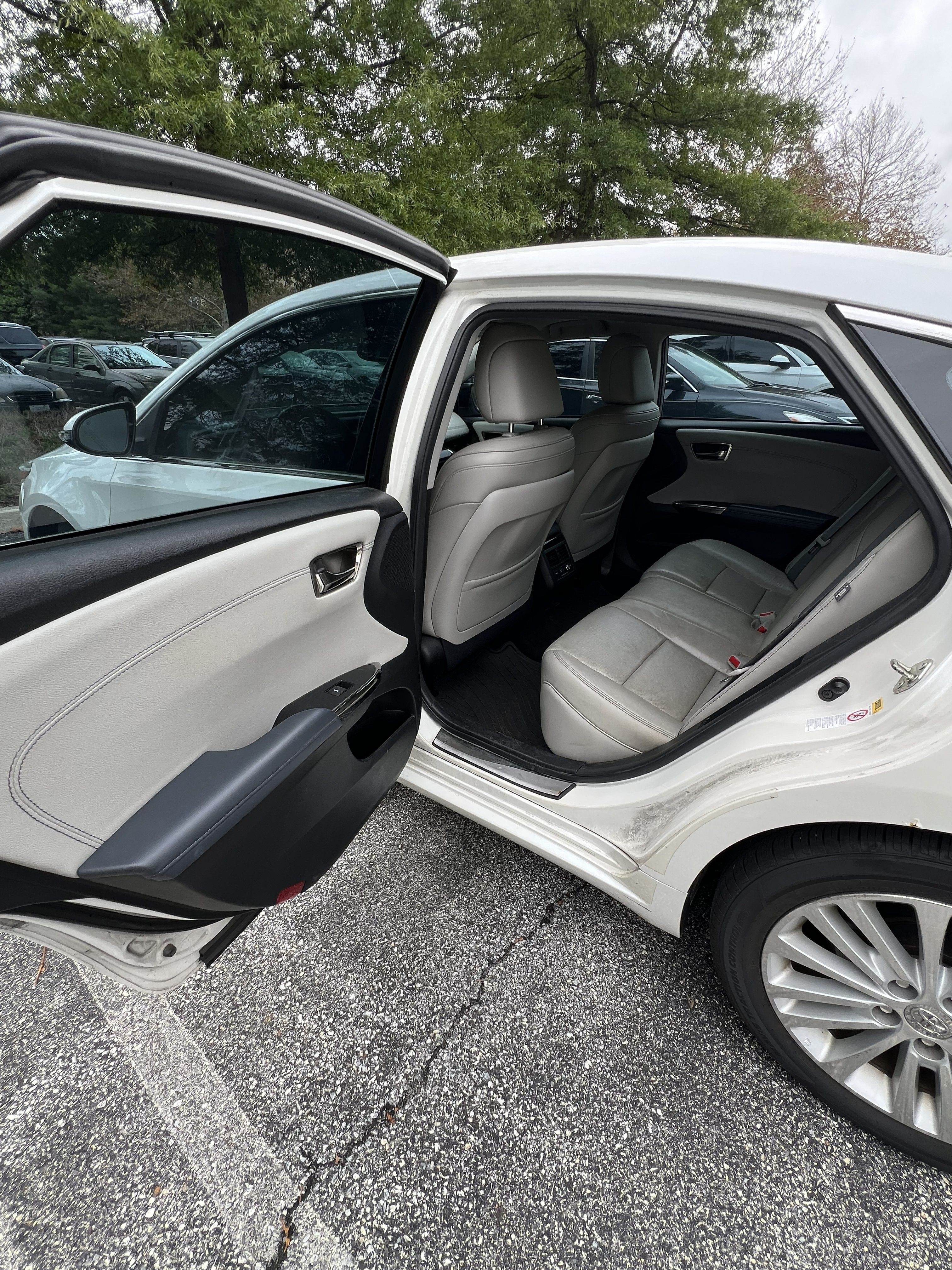 Used 2015 Toyota Avalon Limited w/ Technology Package FWD image 10