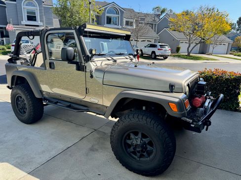 Used 2006 Jeep Wrangler Unlimited AWD/4WD image 1