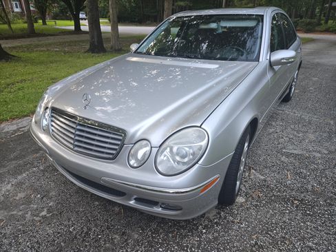 Used 2005 Mercedes-Benz E 500 Sedan image 4