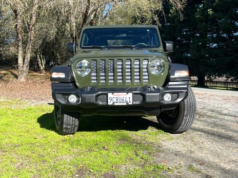 Used 2022 Jeep Wrangler Sport image 4