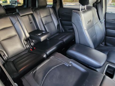 Used 2011 Jeep Grand Cherokee Laredo image 25