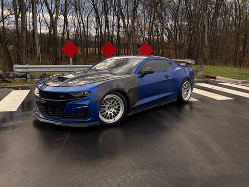 Used 2019 Chevrolet Camaro SS image 2