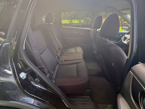 Used 2018 Nissan Rogue SV AWD/4WD image 9